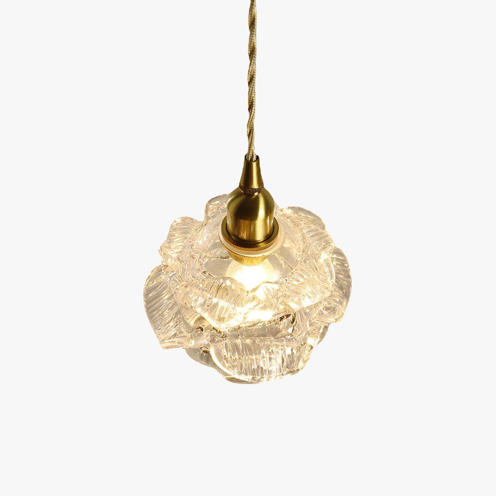 Glazen hanglamp met bloemvorm in gouden kleurr