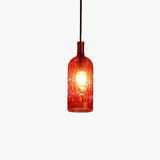Hanglamp met gekleurde glazen flessen