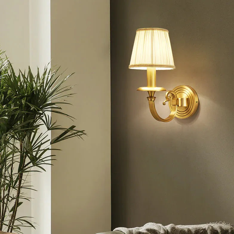 Retro wandlamp binnen gouden dubbele armen