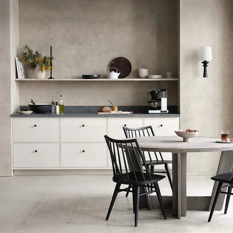 Wandlamp met witte kap in moderne eenvoudige stijl