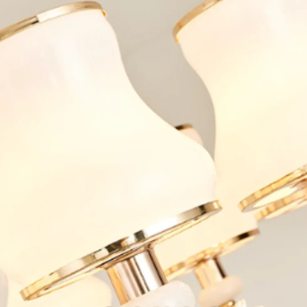 Gouden kroonluchter in retro luxe stijl