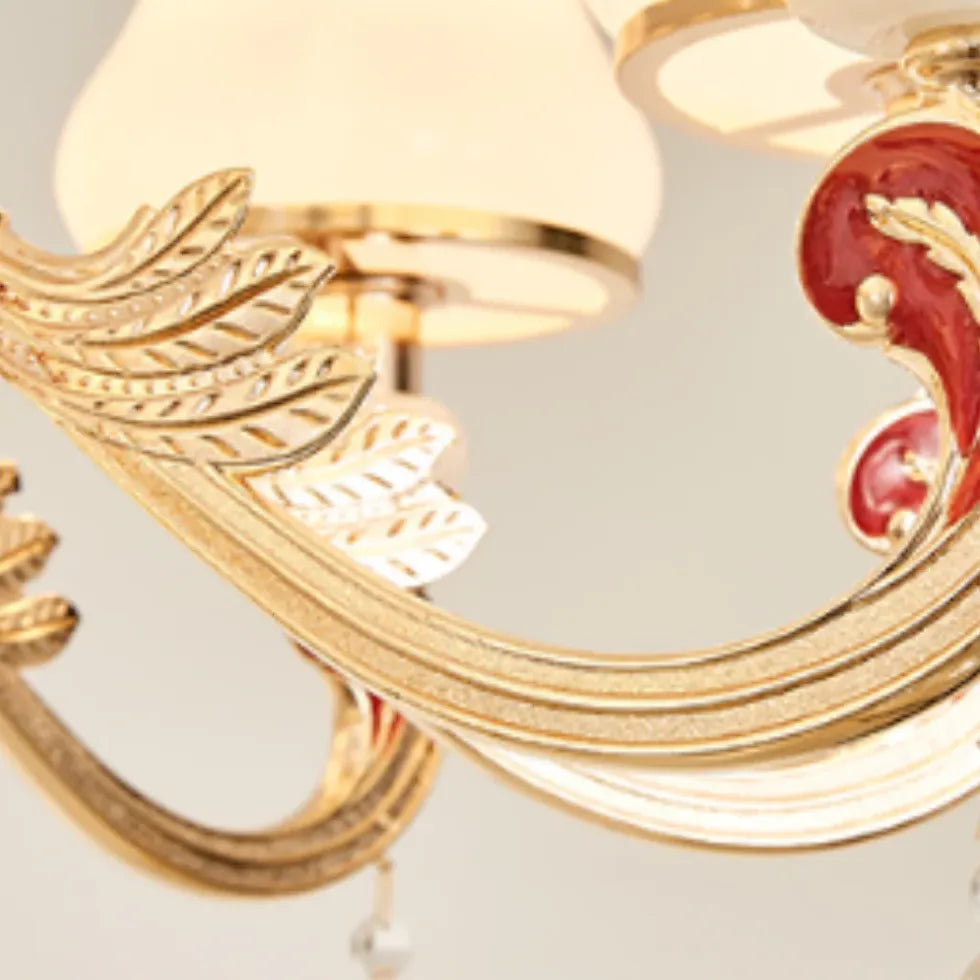 Gouden kroonluchter in retro luxe stijl