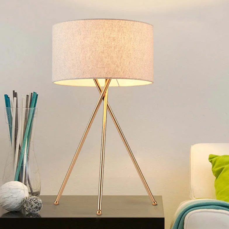 Driepoot vloerlamp witte ronde lampenkap