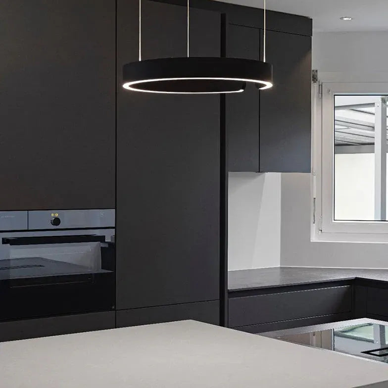 Zwart hanglamp in ronde vorm met dimfunctie