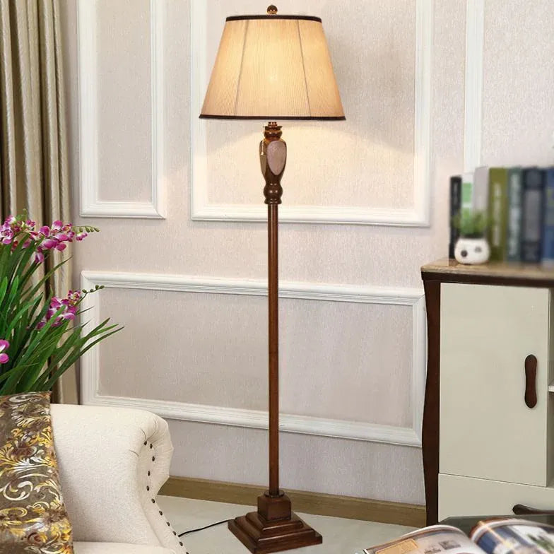 Vloerlamp met lampenkap vintage woonkamer