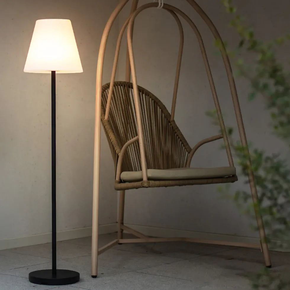 Vloerlamp buiten solar met witte lampenkap