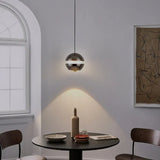 Zwarte metalen hanglamp bolvormige LED verlichting