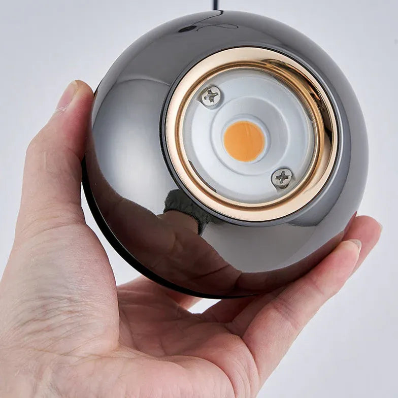 Zwarte metalen hanglamp bolvormige LED verlichting
