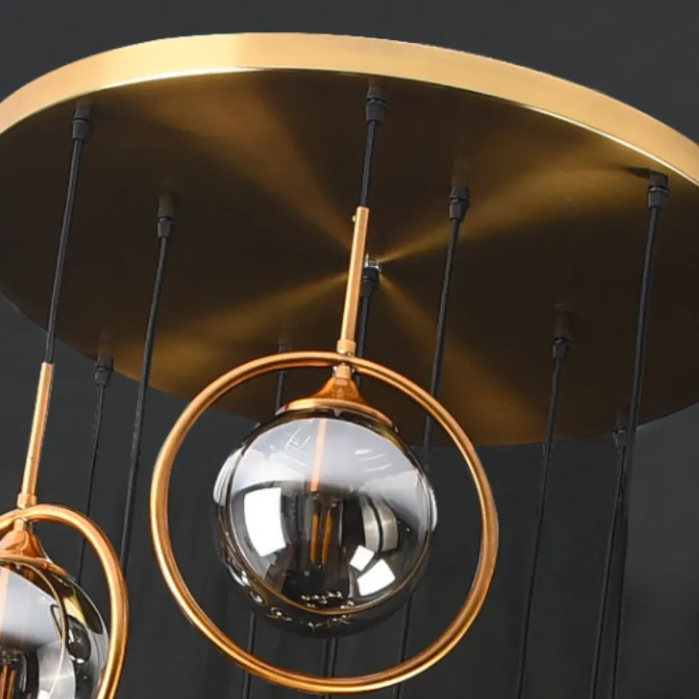 Gouden kroonluchter modern met bolvormige metalen ringen