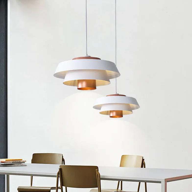 Zwarte hanglamp met dubbele kap voor de slaapkamer