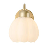 Goudkleurige wandlamp met knop in bloemknopvorm