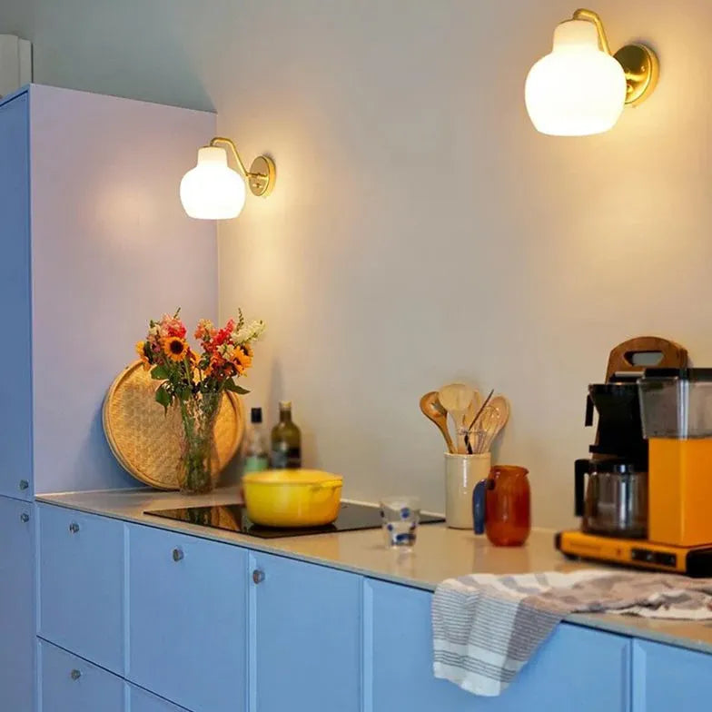 Wandlamp wit goud in glazen lampenkap
