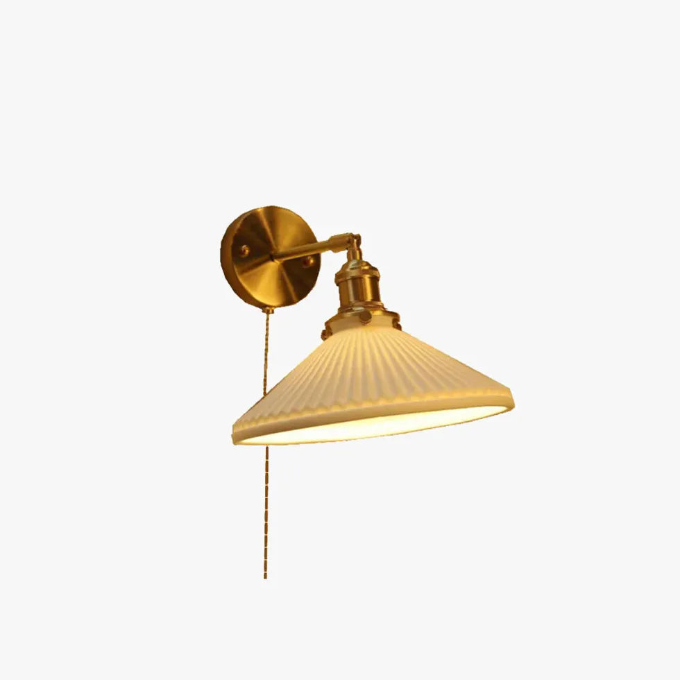 Wandlamp in koperen kleur met schakelaar