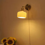 Wandlamp in koperen kleur met schakelaar