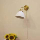 Wandlamp in koperen kleur met schakelaar