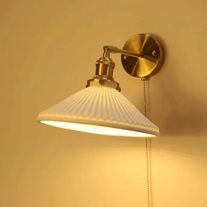 Wandlamp in koperen kleur met schakelaar