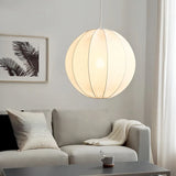 Witte stoffen bolvormige hanglamp voor de woonkamer