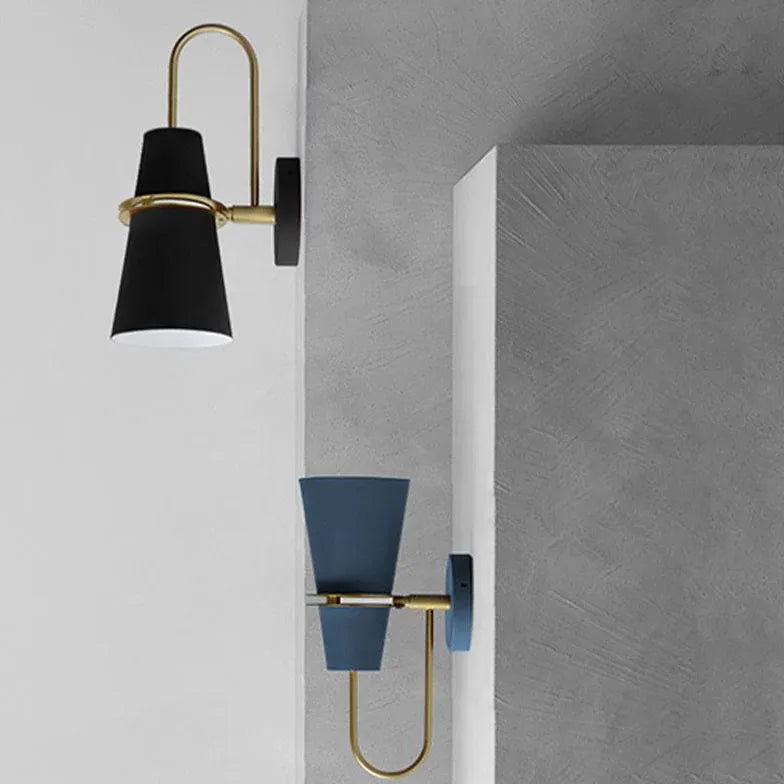 Wandlamp met blauwe lampenkap binnenverlichting