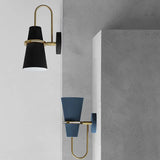 Wandlamp met blauwe lampenkap binnenverlichting