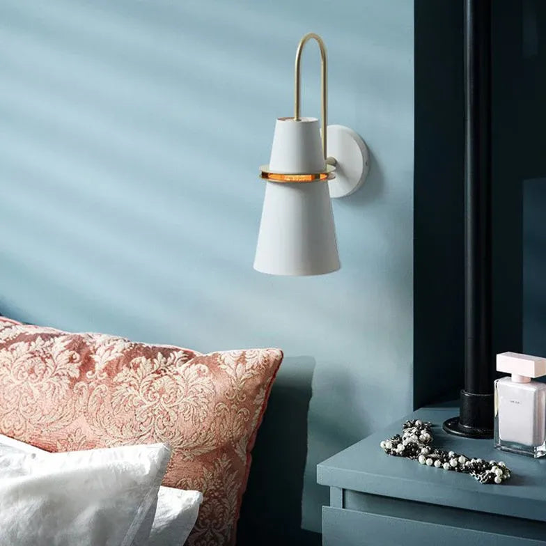 Wandlamp met blauwe lampenkap binnenverlichting