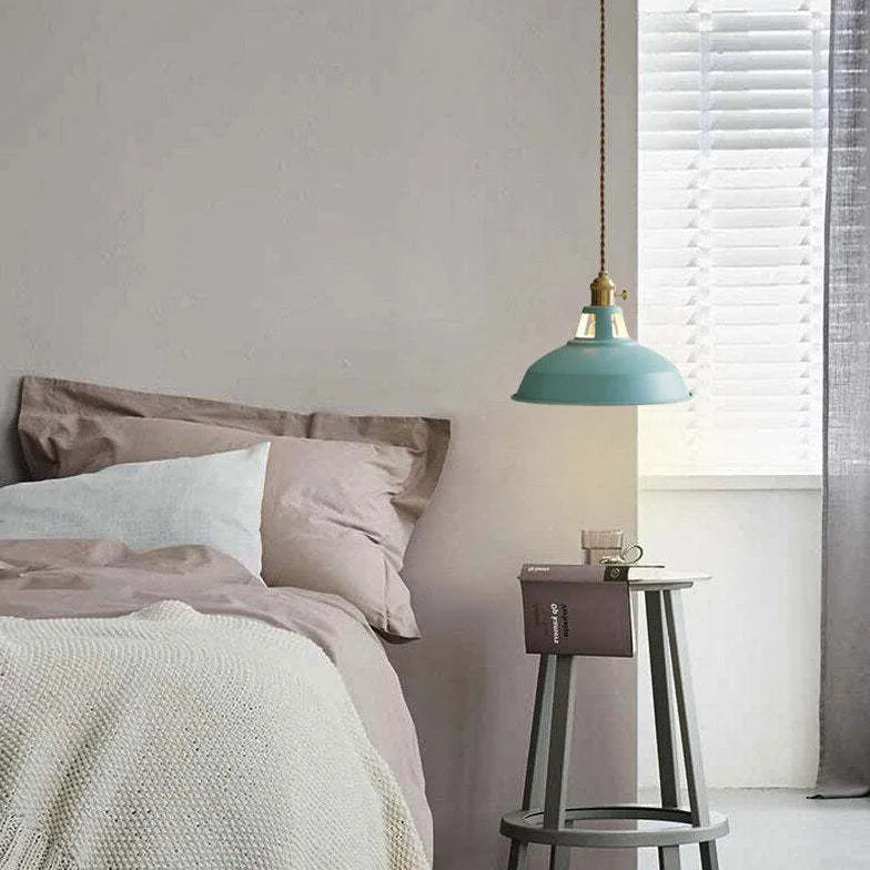 Hanglamp slaapkamer met kleurrijke metalen kap