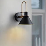Industrieel wandlamp met zwarte metalen kap
