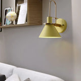 Industrieel wandlamp met zwarte metalen kap