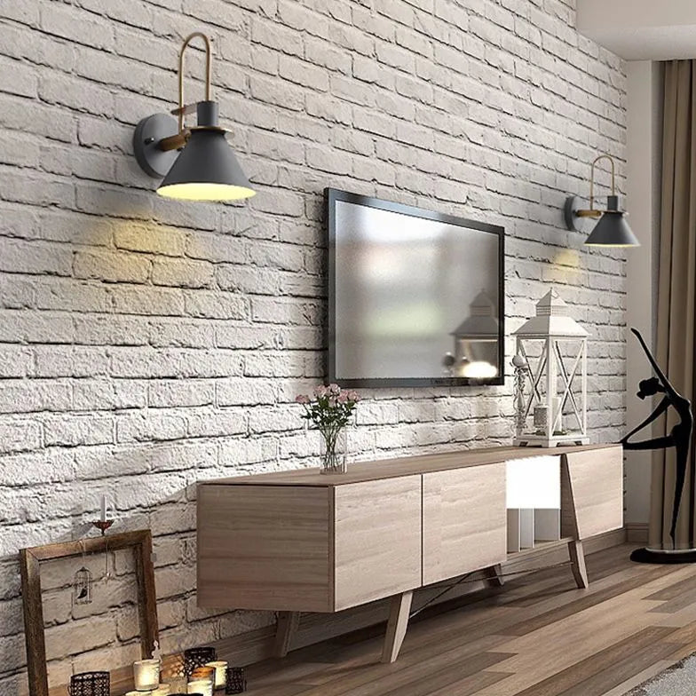 Industrieel wandlamp met zwarte metalen kap