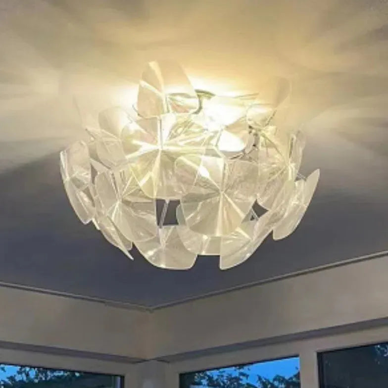 Plafondlamp wit met transparante bladen samengesteld