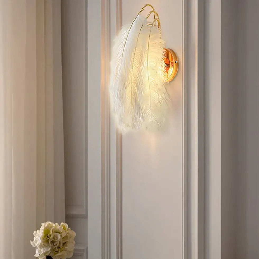 Muur verlichting binnen witte veren