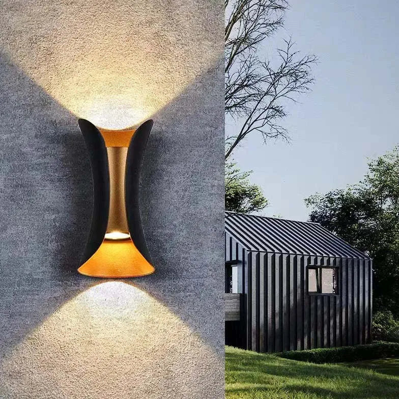 Up and down verlichting zwart gouden wandlamp