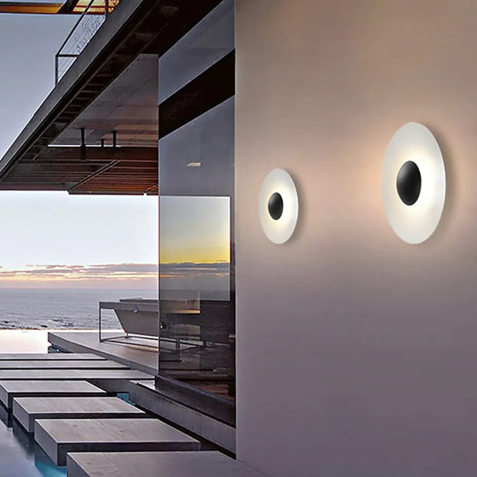 Buiten wandlamp wit metalen schijf
