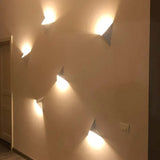 Uplighter wandlamp wit driehoekig binnen