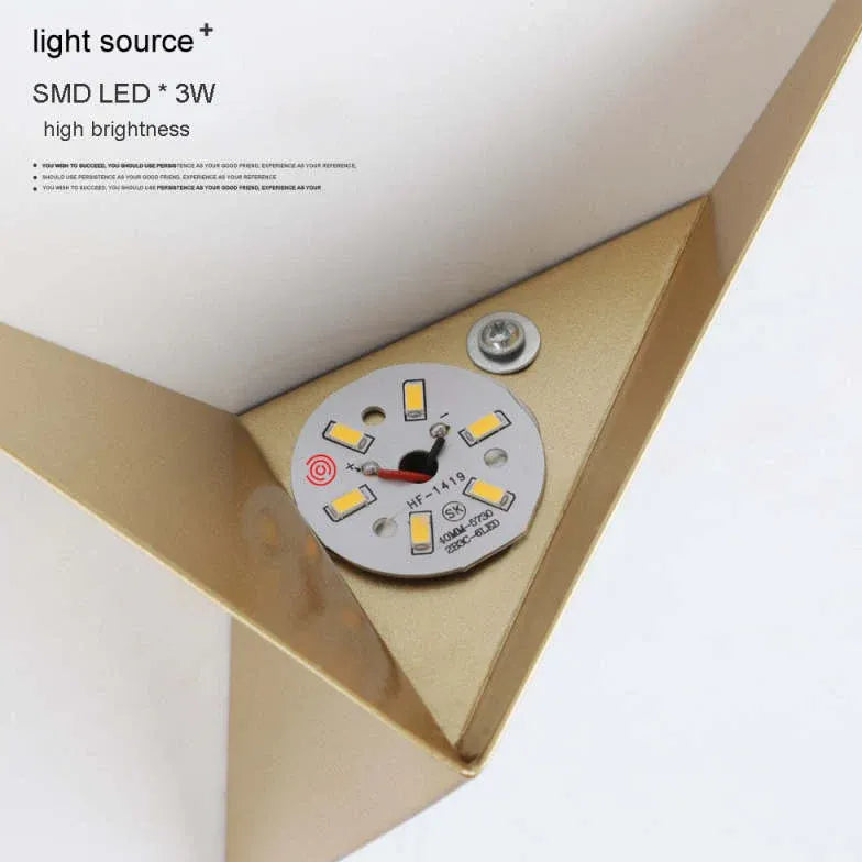 Uplighter wandlamp wit driehoekig binnen