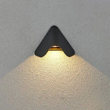 Buitenverlichting zwart met driehoekige aluminium wandlamp