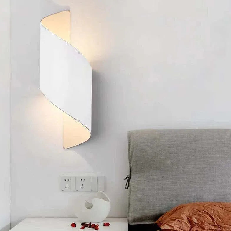 Zwart gouden wandlamp voor buiten met spiraalvorm