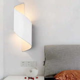 Zwart gouden wandlamp voor buiten met spiraalvorm
