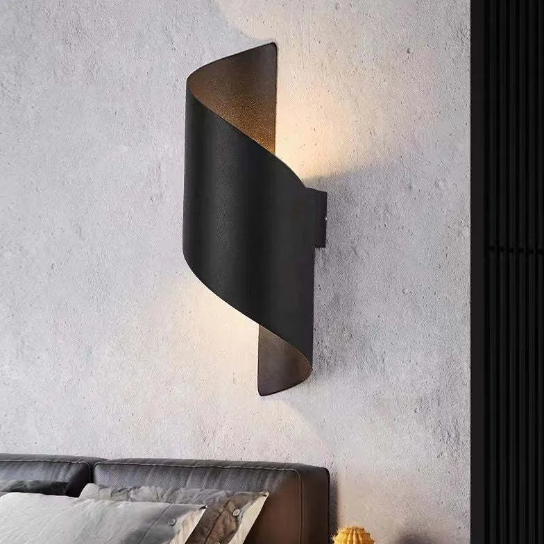 Zwart gouden wandlamp voor buiten met spiraalvorm