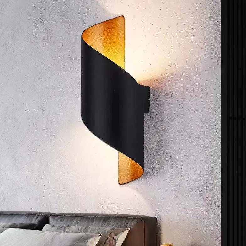 Zwart gouden wandlamp voor buiten met spiraalvorm