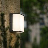 Buiten wandlamp met sensor en zonne energie kubus