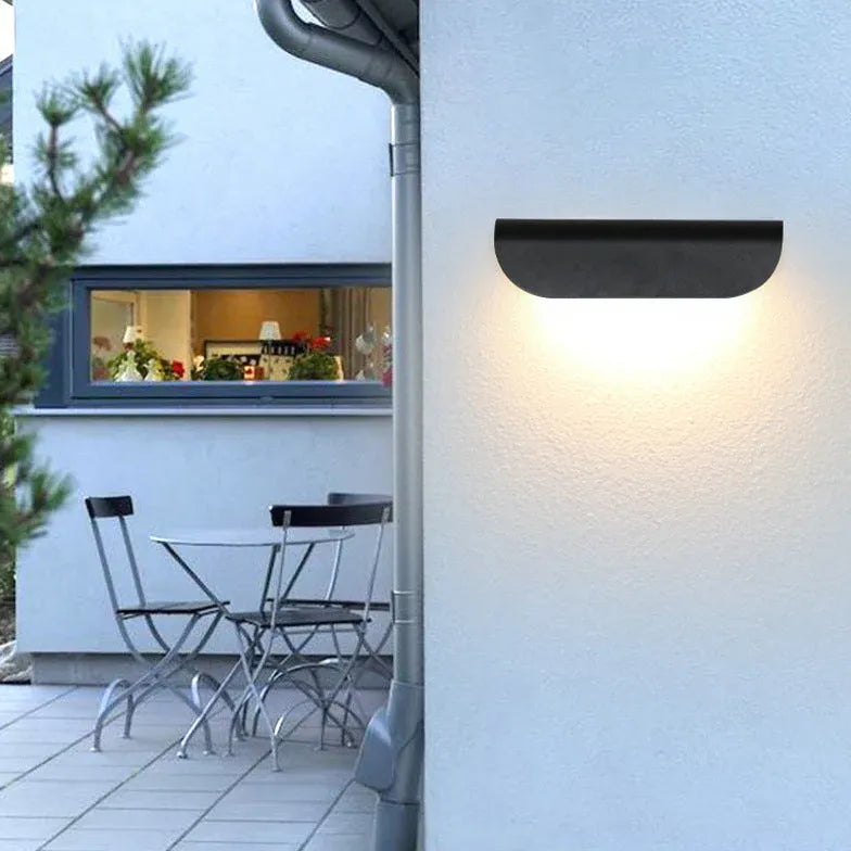 Wandlamp buiten wit met gebogen lang paneel