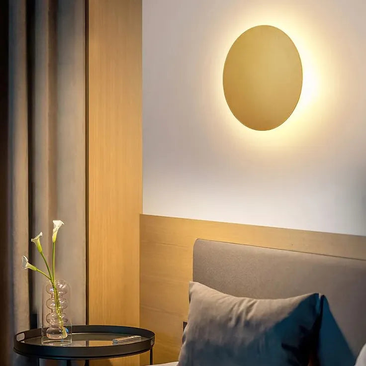 Wandlamp rond zwart met metalen ontwerp