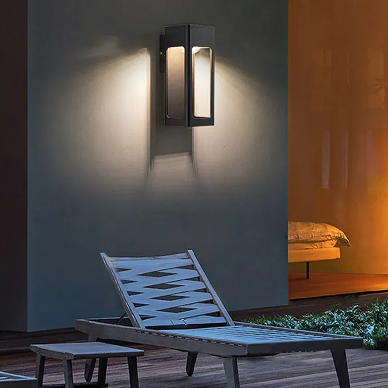 Buitenlamp met sensor modern in zwarte kleur