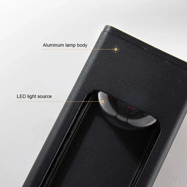 Buitenlamp met sensor modern in zwarte kleur