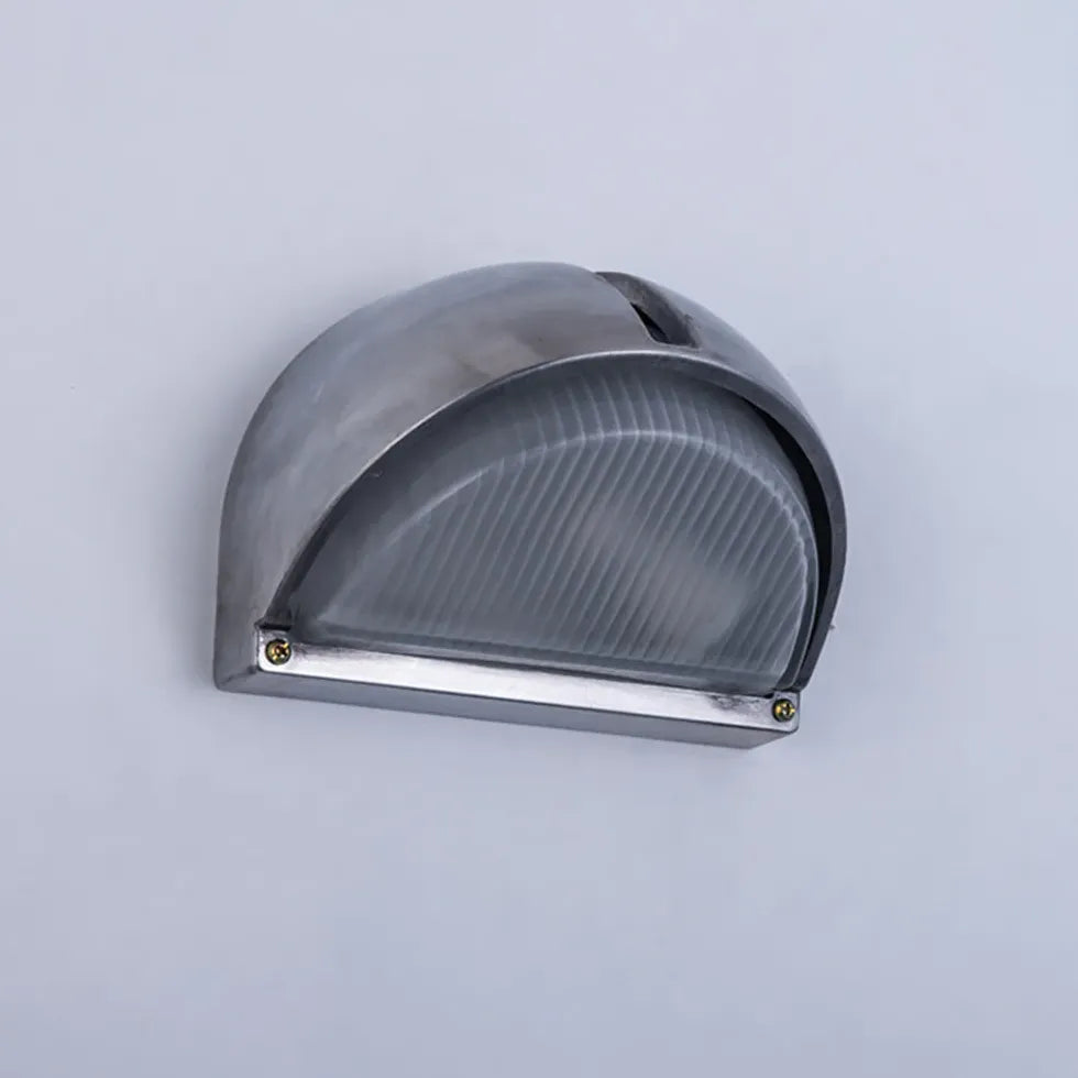 Buiten muurlamp zilver met industrieel