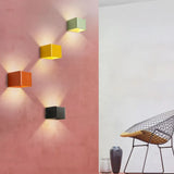 Up-down light binnen kleurrijk met kubusontwerp