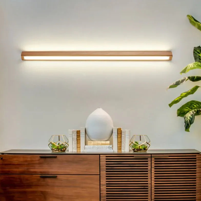 Wandlamp badkamer boven spiegel houten