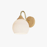 Bedlamp muur met witte glazen lamp voor slaapkamer