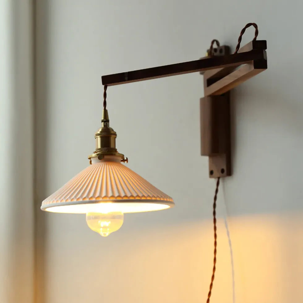 Wandlamp met snoer en stekker in vintage witte stijl