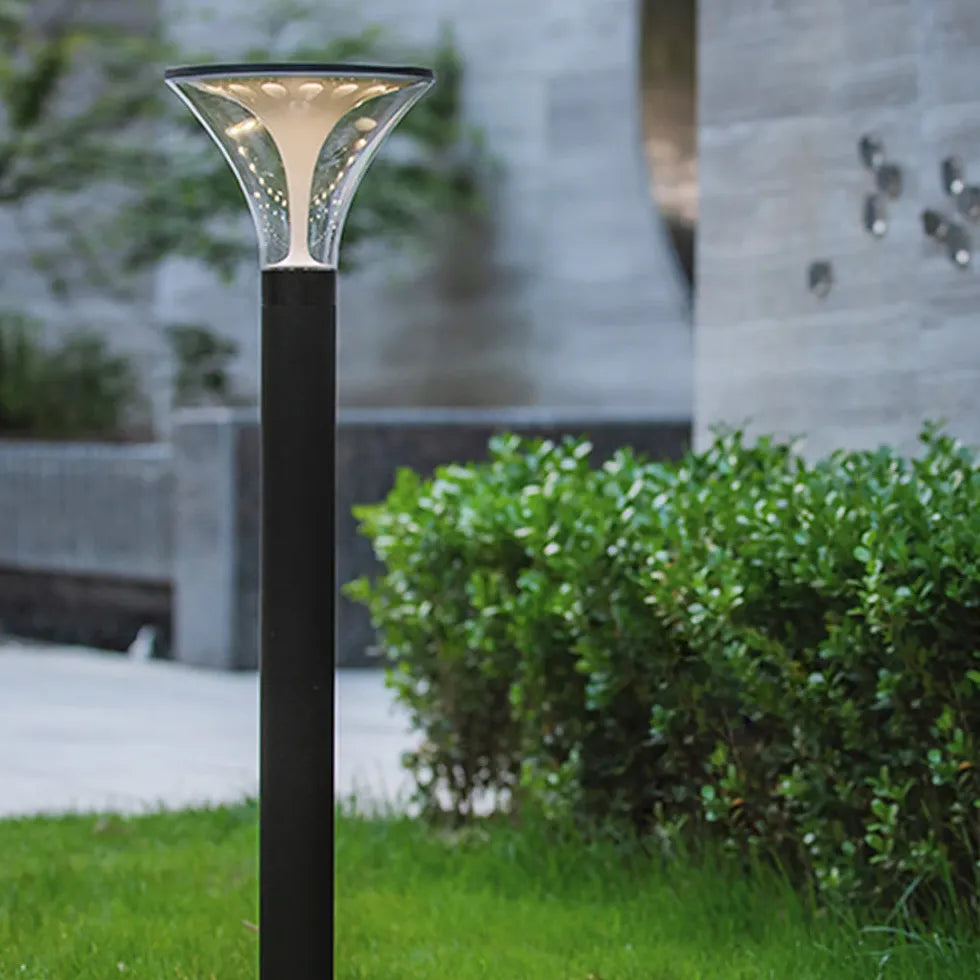 Moderne zwarte padverlichting met zonne energie lichtpalen